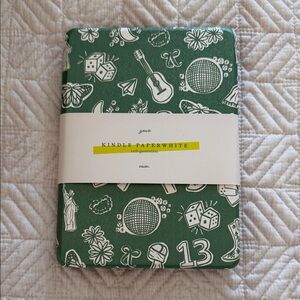 Taylor Swift Page. Kindle Paperwhite Cover